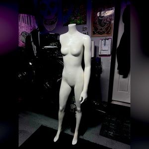 LOCAL PICKUP ONLY! Full body mannequin female